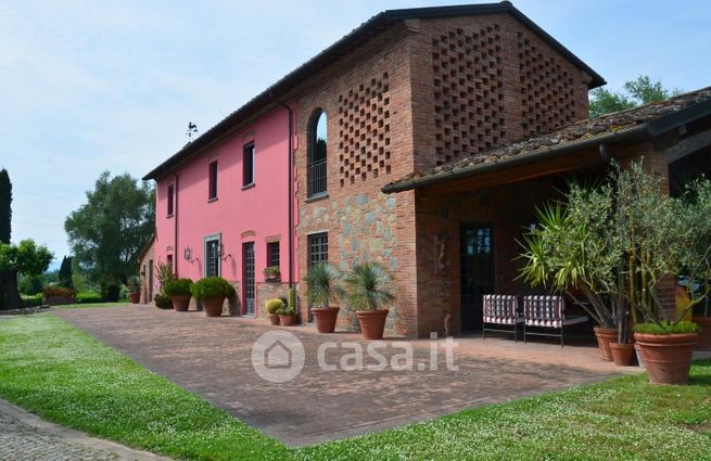 Rustico/casale in residenziale in Rotatoria Angela Gotelli