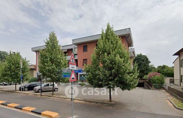 Box/posto auto in residenziale in Via Cremona