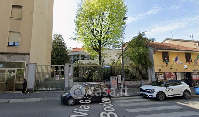 Capannone in commerciale in Via Giambattista Bodoni 1 a