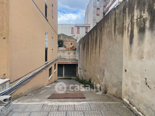 Box/posto auto in residenziale in Via Benedetto Croce 59