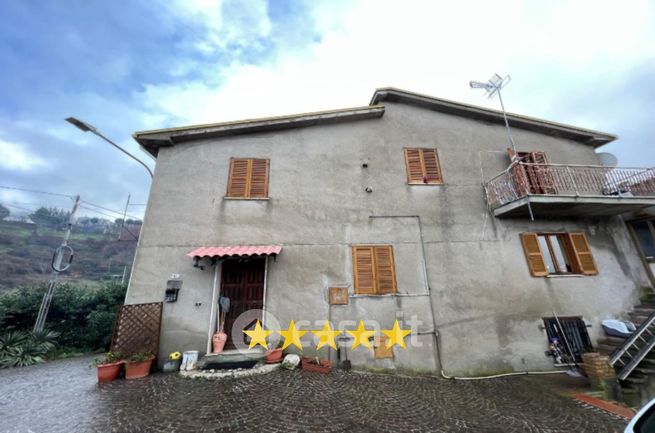 Appartamento in residenziale in Via Ville