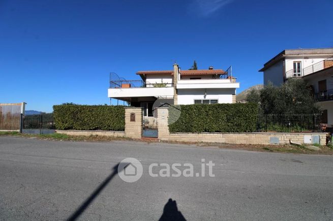 Villa in residenziale in Via Farense 365