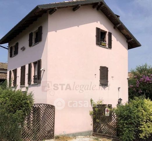 Casa indipendente in residenziale in 