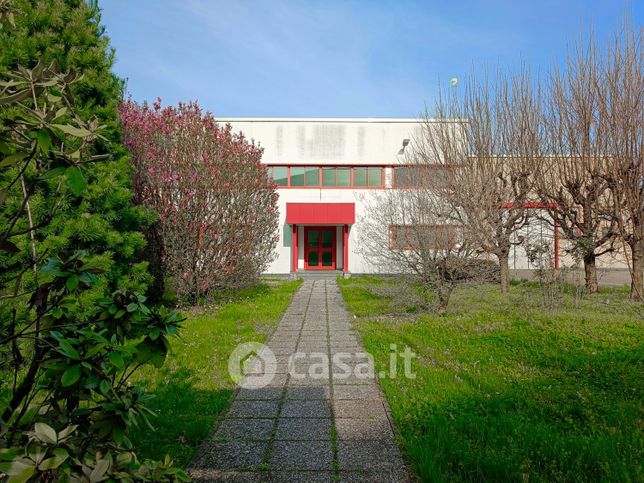 Capannone in commerciale in Via Marco Vitruvio Pollione