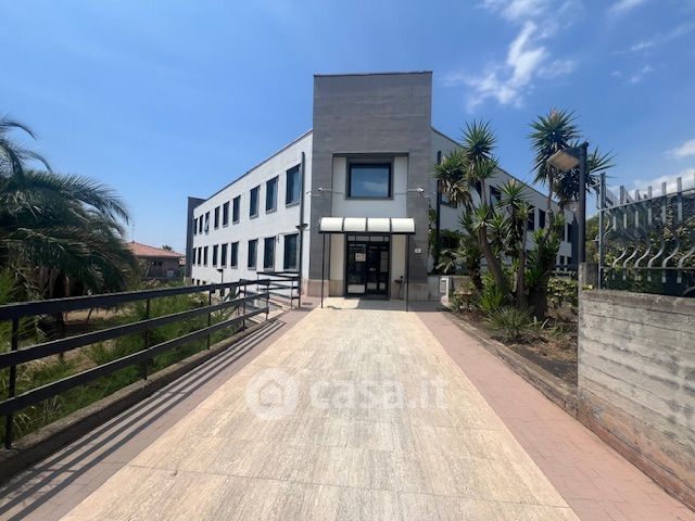 Ufficio in commerciale in Via Tevere 39