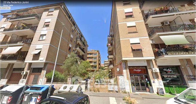 Appartamento in residenziale in Via Federico Jorini 23