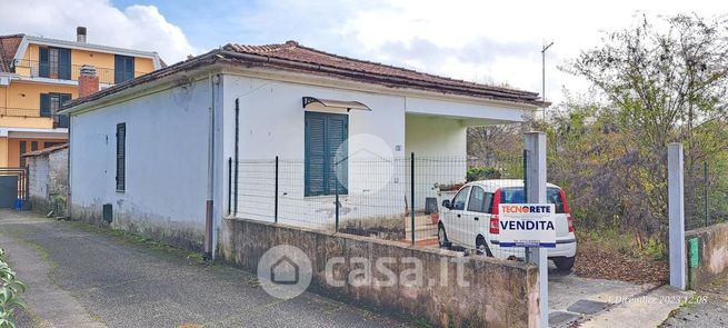 Casa indipendente in residenziale in Via Cecilia Metella