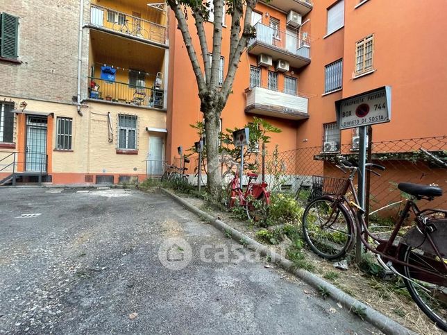 Box/posto auto in residenziale in Via Lionello Spada 50