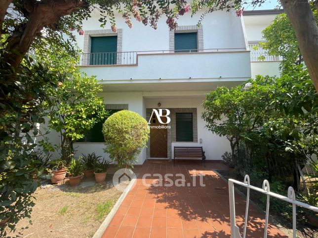 Villetta a schiera in residenziale in 