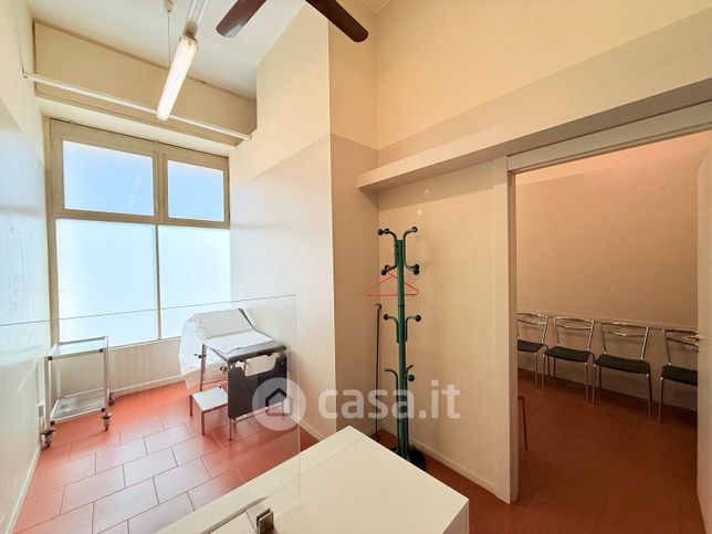 Ufficio in commerciale in Via Eugenio Villoresi 6