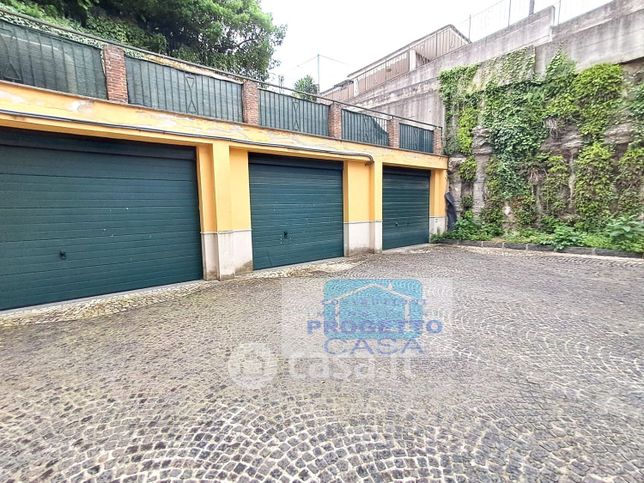 Box/posto auto in residenziale in Via degli Albertini
