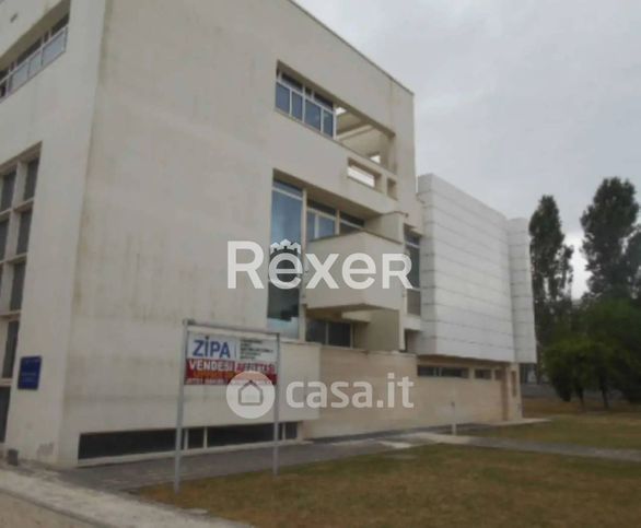 Ufficio in commerciale in Viale dell'Industria 5