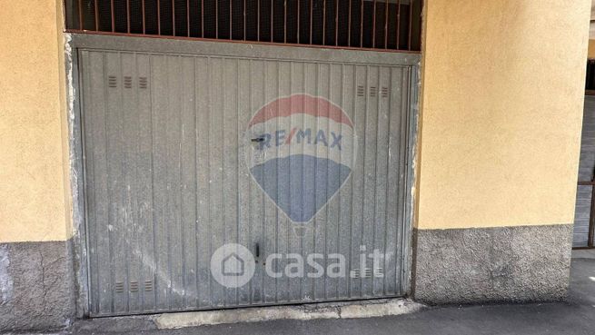 Box/posto auto in residenziale in Via IV Novembre 140