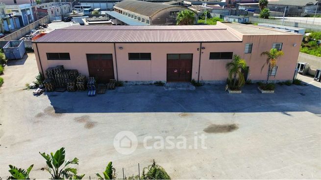 Capannone in commerciale in Via Elorina