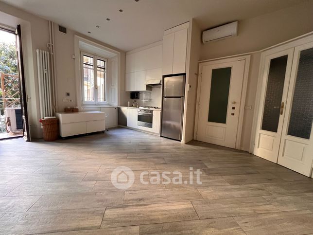 Appartamento in residenziale in Via Ippolito Nievo 9