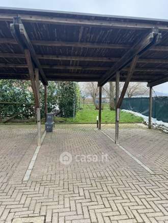 Box/posto auto in residenziale in Via Bertella
