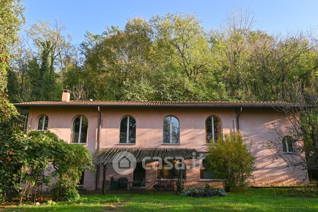 Villa in residenziale in Strada della buverga