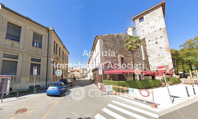 Garage/posto auto in residenziale in Vicolo Jacopo da Ponte