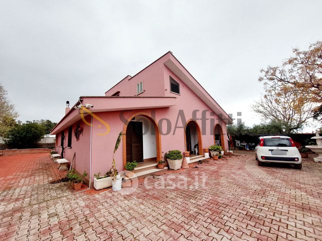Villa in residenziale in Via dei Mirti 2