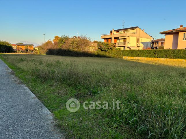 Terreno edificabile in residenziale in Via Bossoli