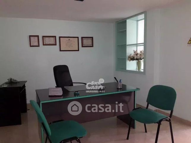 Ufficio in commerciale in 