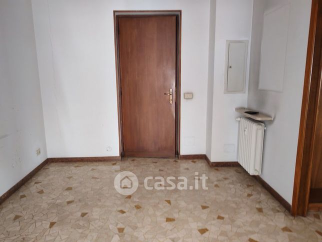 Ufficio in commerciale in Via Nazario Sauro 9
