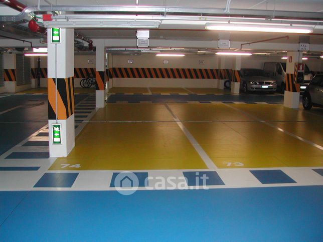 Garage/posto auto in residenziale in Viale Pilati