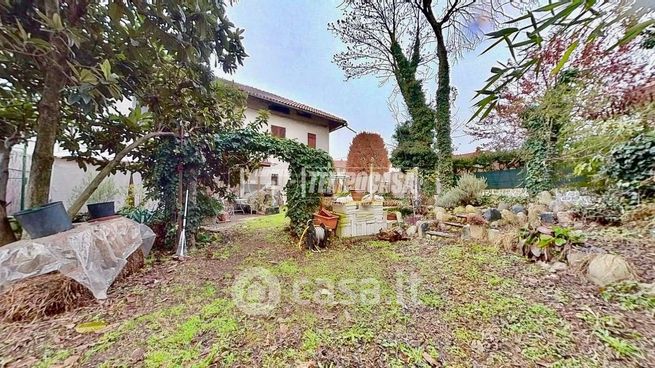 Casa indipendente in residenziale in Via Torino 77
