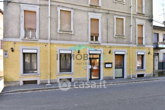 Negozio/locale commerciale in commerciale in Via XXIV Maggio