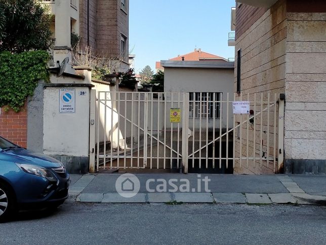 Box/posto auto in residenziale in Via Gianfrancesco Re 28