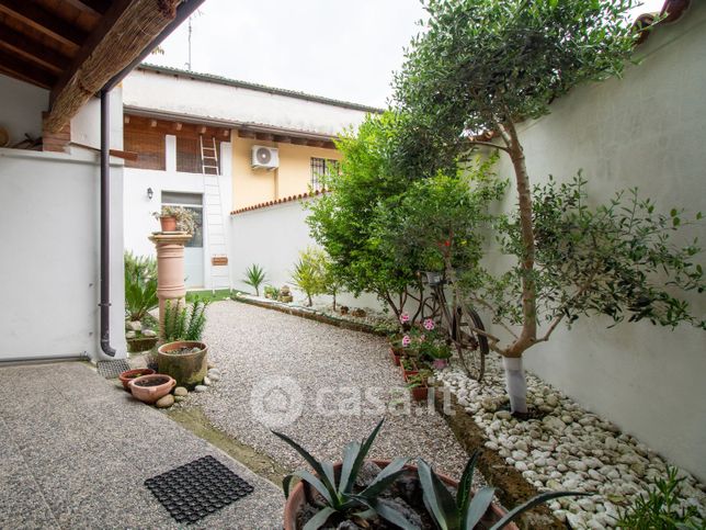 Casa indipendente in residenziale in Via Cesare Deretti 69
