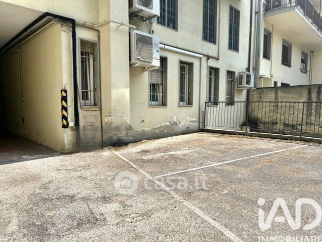 Box/posto auto in residenziale in Via degli Artisti