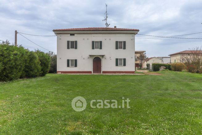 Casa indipendente in residenziale in Via Statale 144