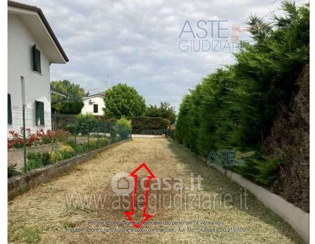 Terreno agricolo in commerciale in Via C. Roda
