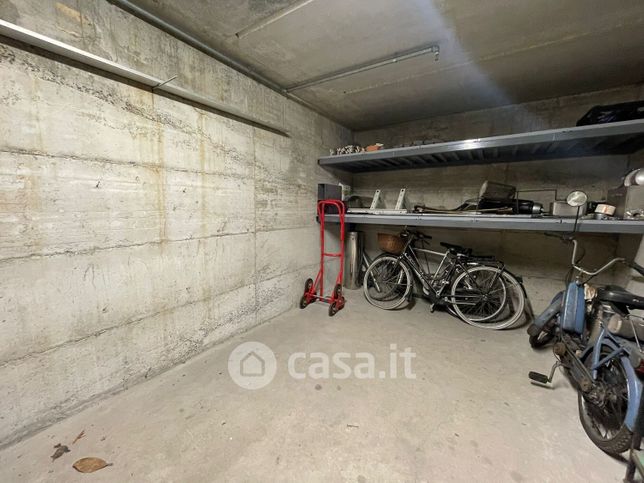 Box/posto auto in residenziale in Via Leonardo Da Vinci 40