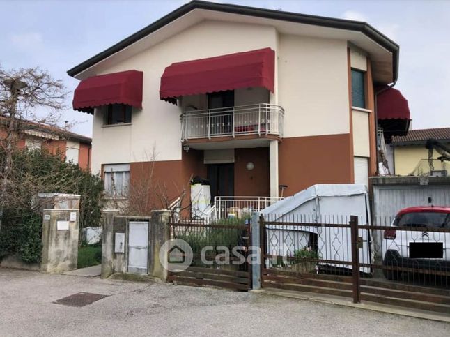 Appartamento in residenziale in Via Scuole 20