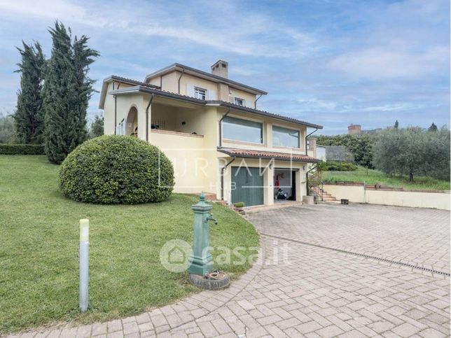 Villa in residenziale in 