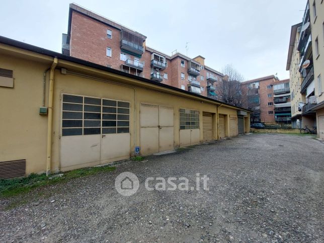 Box/posto auto in residenziale in Via Lombardia 2