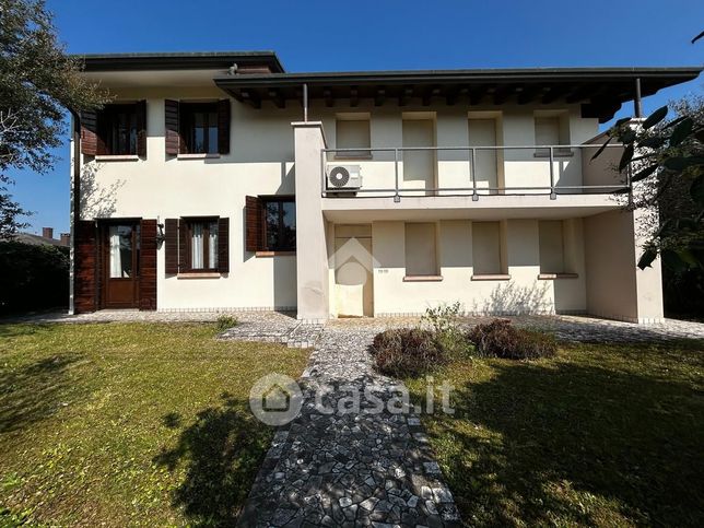 Villa in residenziale in Via Castellana 1