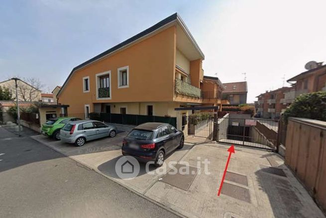 Box/posto auto in residenziale in Via Pirandello 19