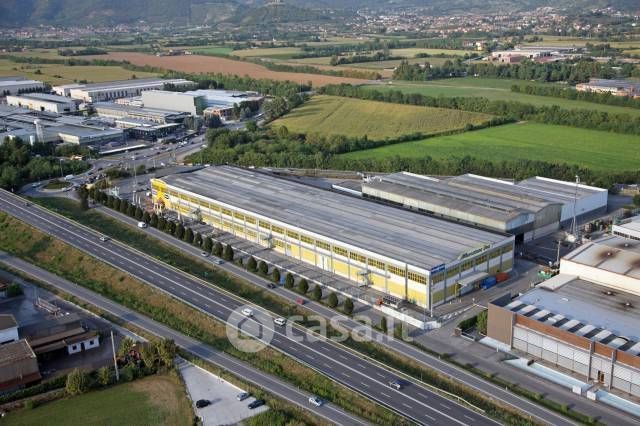 Capannone in commerciale in Via tangenziale ovest 1