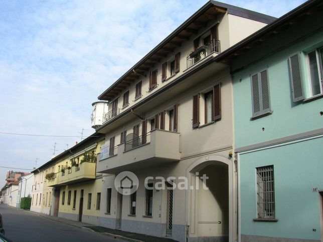 Attivitã /licenza (con o senza mura) in commerciale in Via Como 64