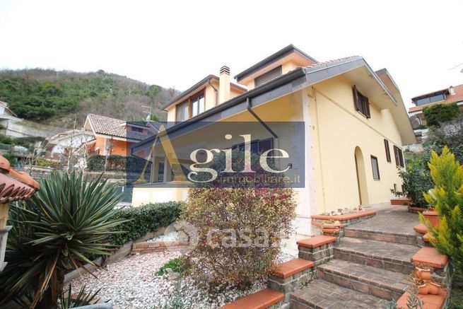 Casa indipendente in residenziale in Via Giacinto Cornacchioli 50