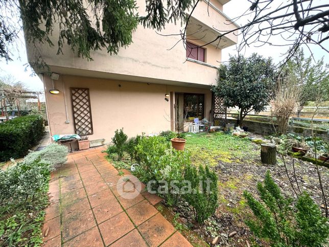 Casa bi/trifamiliare in residenziale in Via Serraloggia 83