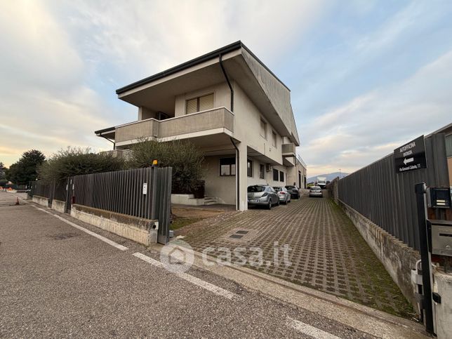 Capannone in commerciale in Via Giovanni Caboto 11