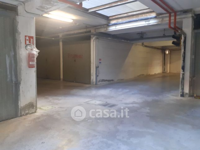 Box/posto auto in residenziale in Via Lionello Balestrieri