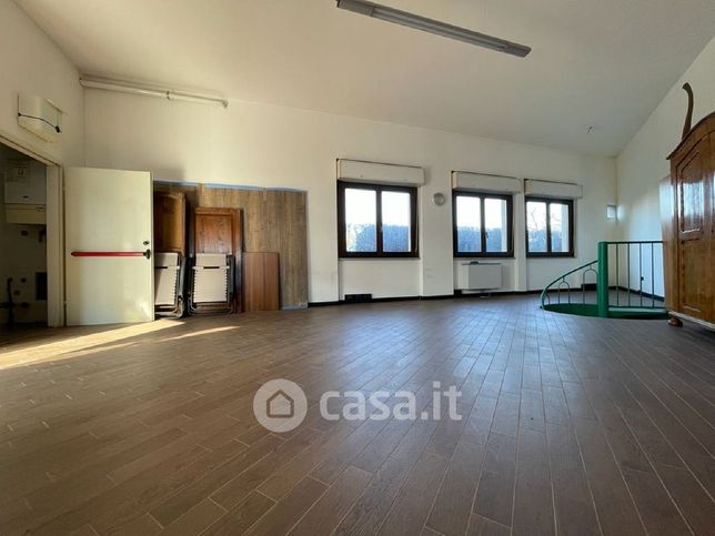 Ufficio in commerciale in Via Crocefisso