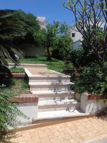 Villetta a schiera in residenziale in Via Sorrento 11