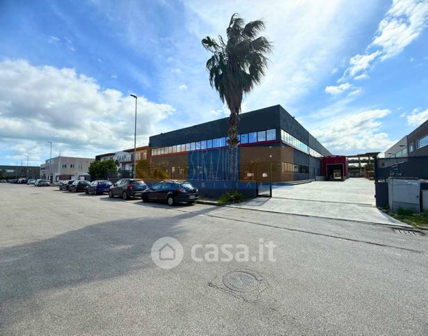 Capannone in commerciale in Via degli Imbianchini