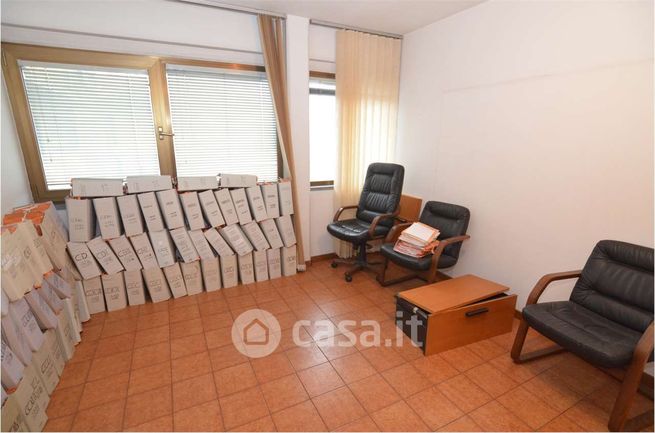 Ufficio in commerciale in 